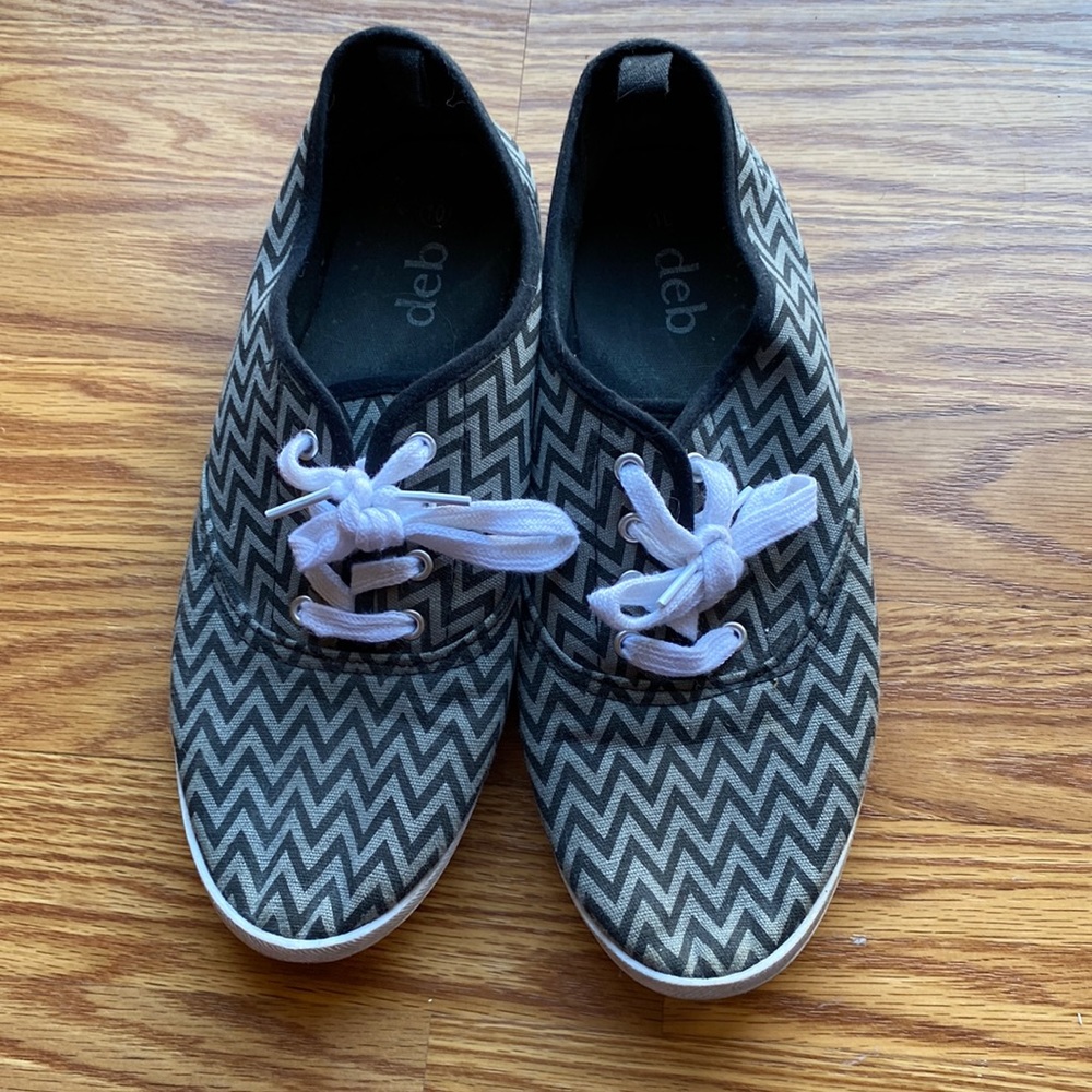 Patterned sneaker